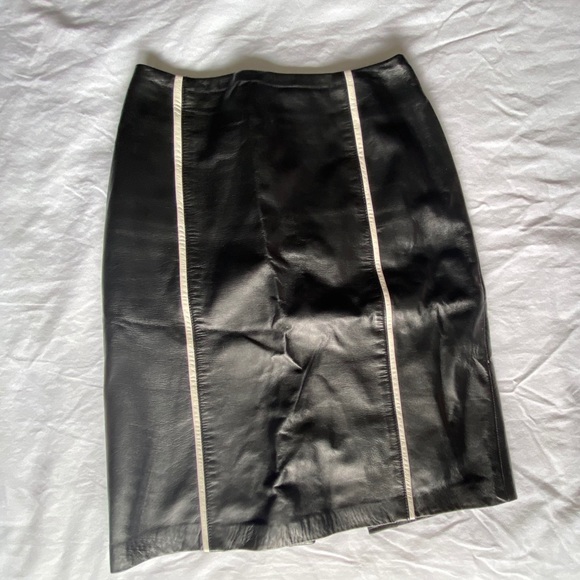 Danier genuine leather skirt and top set - Picture 4 of 7
